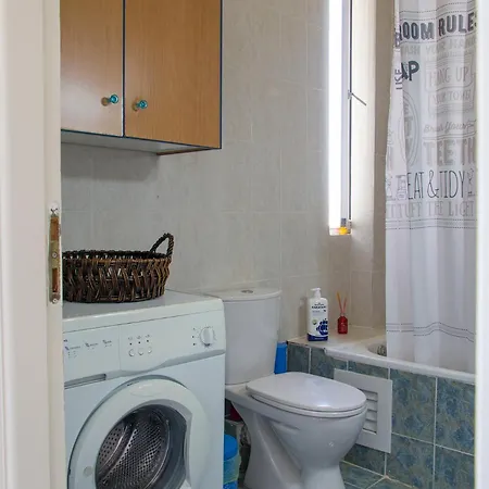 Beautiful Loft Ilion Apartment