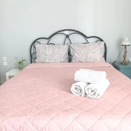 Beautiful Loft Ilion Apartment